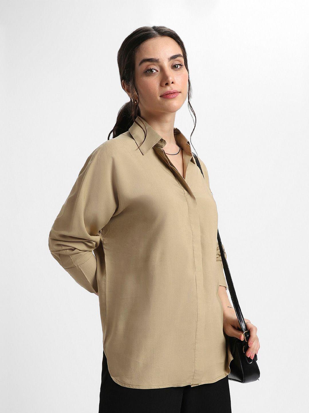 dl woman oversized spread collar casual shirt