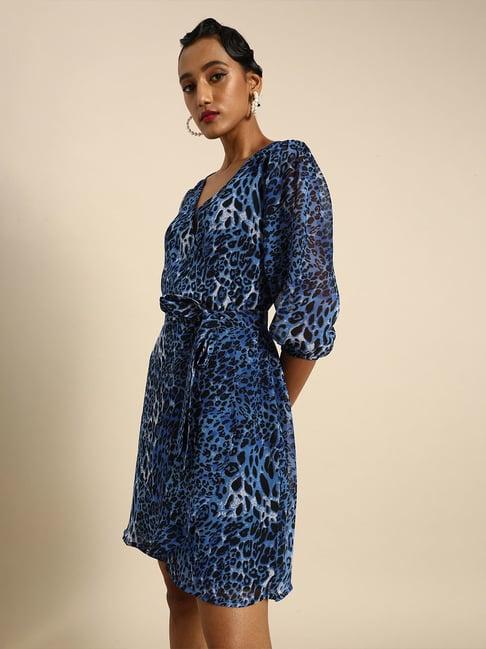 dodo & moa blue & black animal print wrap dress