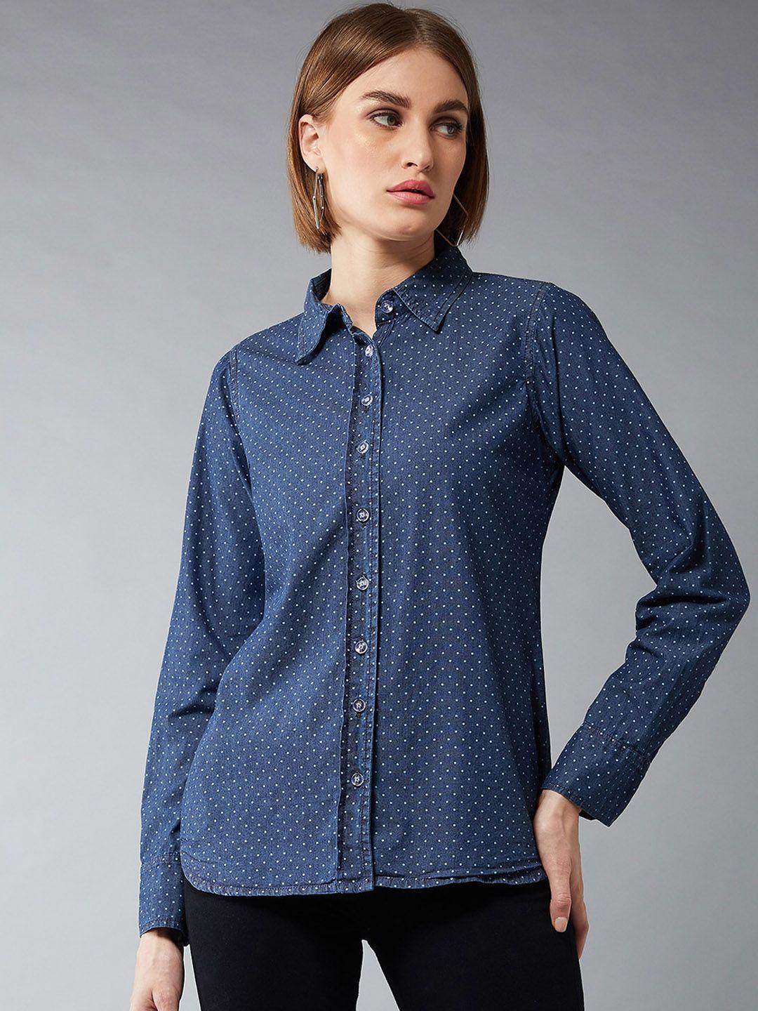dolce crudo women navy blue & off-white regular fit printed casual shirt
