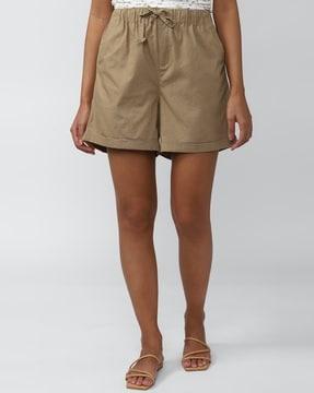 drawstring waist shorts with insert pockets