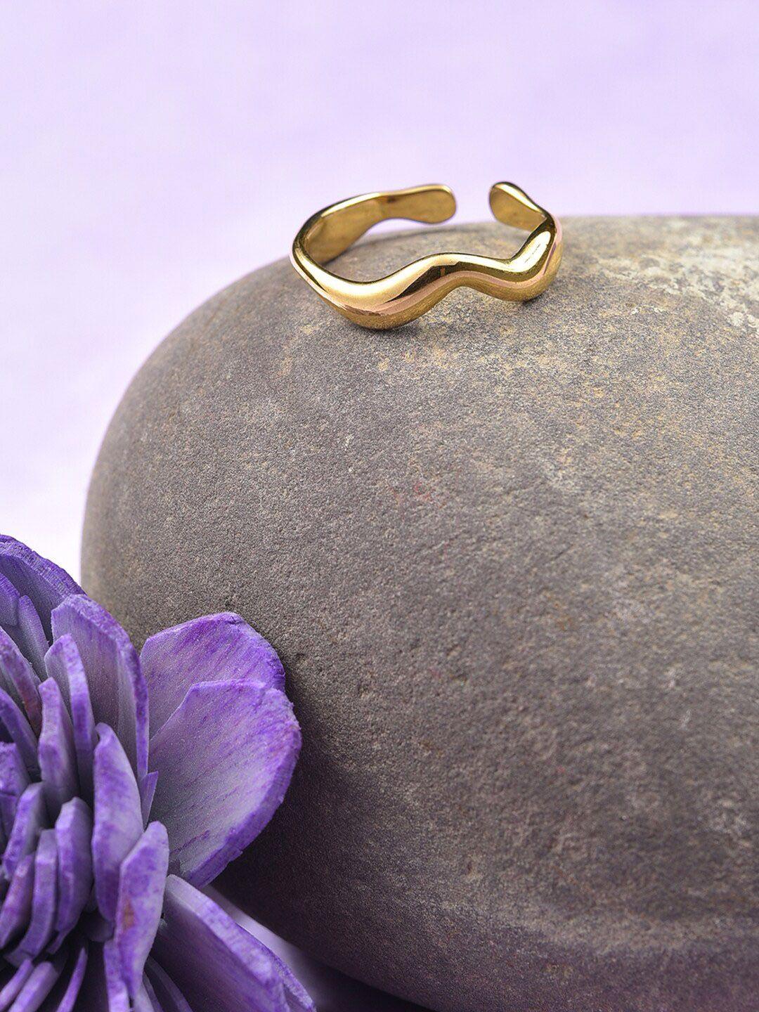 dressberry gold-plated designer finger ring