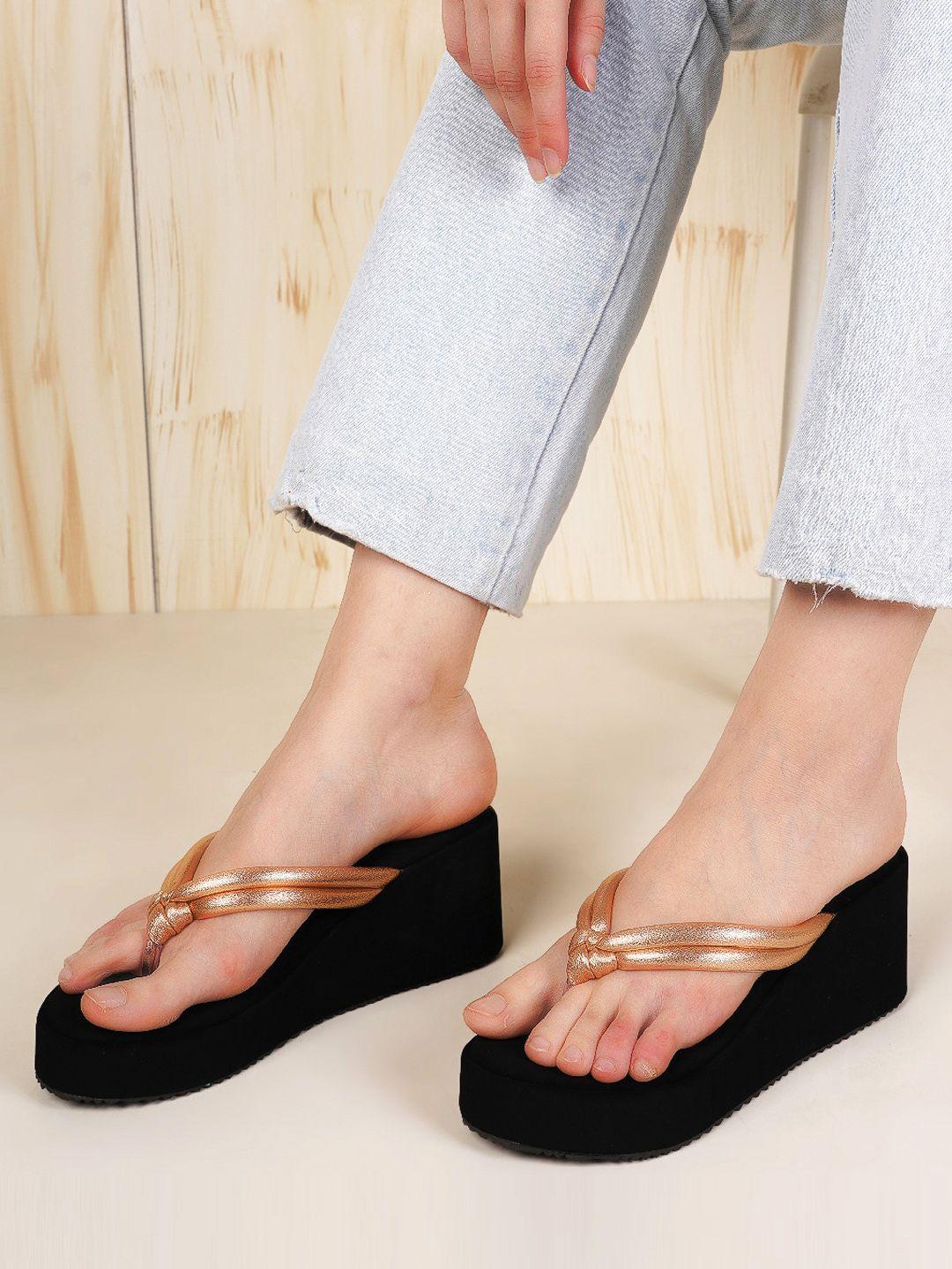 dressberry copper-toned & black knotted open toe wedges