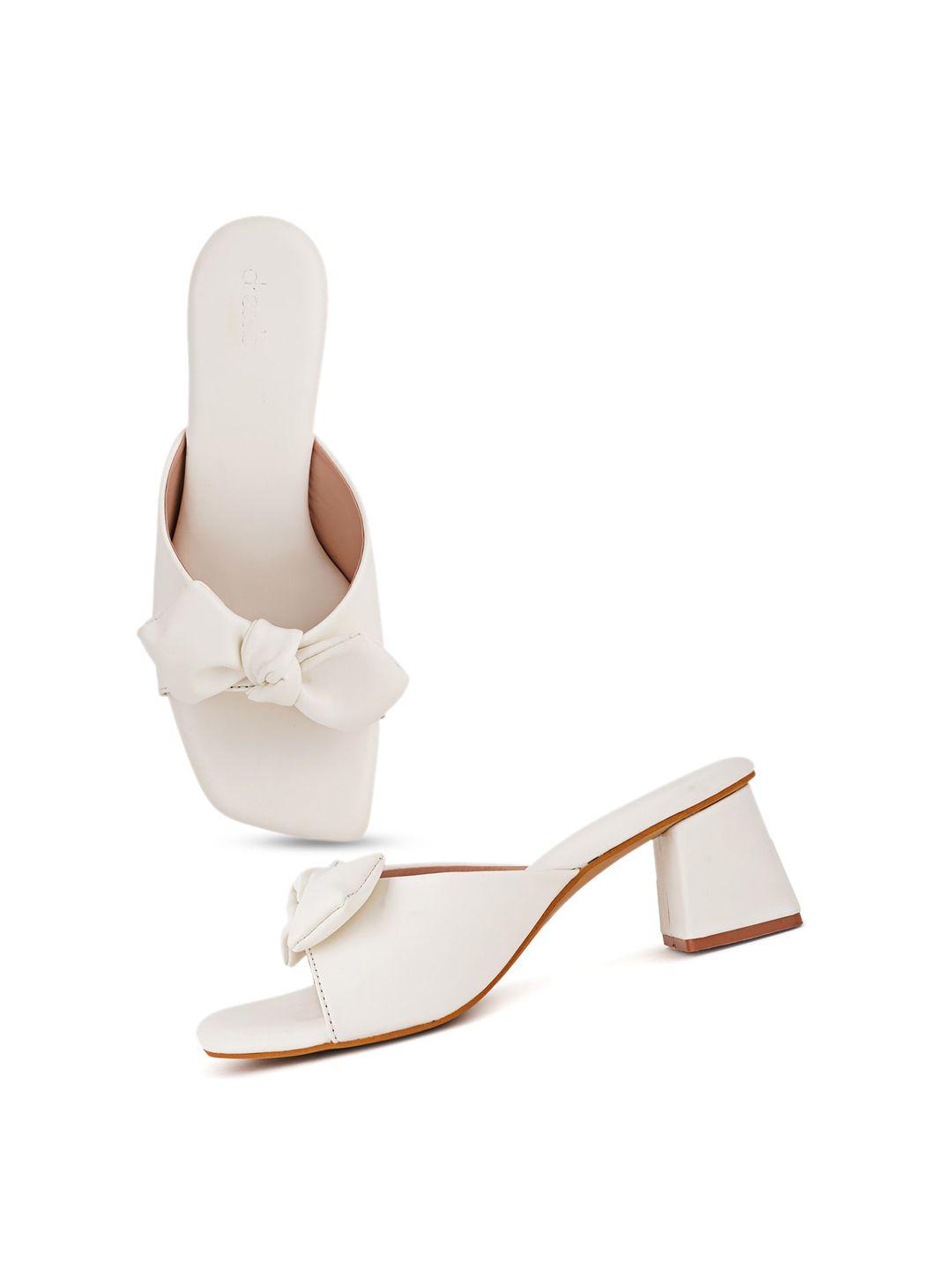 dressberry white colourblocked block sandals with bows