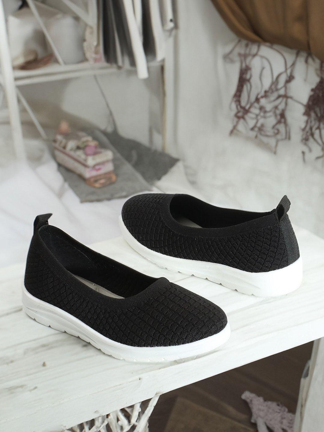 dressberry women black & white textured slip-on sneakers