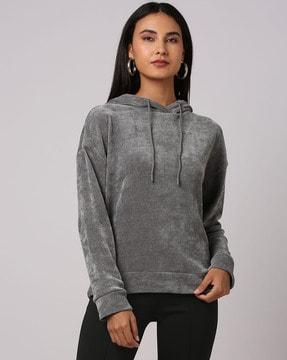 drop-shoulder hoodie with ribbed hemline