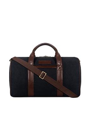 duffle bag with zip closure