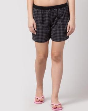 elasticated waist shorts with checked detail