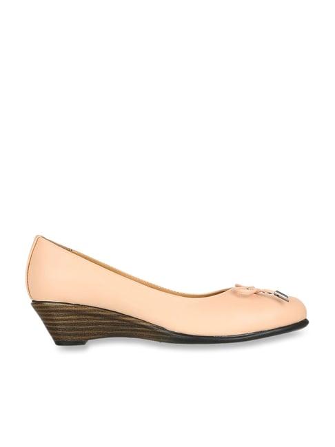 elle women's peach wedge pumps