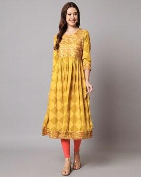 embellished & embroidery straight kurta