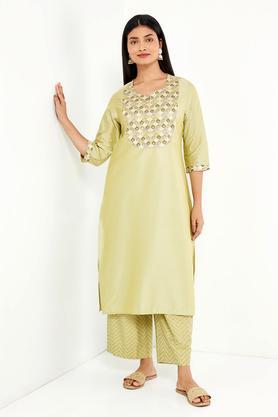 embellished blended round neck women's kurta - green