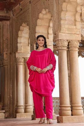 embellished knee length silk woven women's kurta set - pink