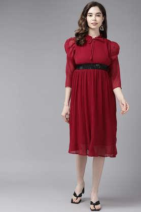 embellished round neck georgette women's knee length dress - maroon