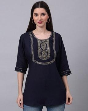 embellished round-neck kurta