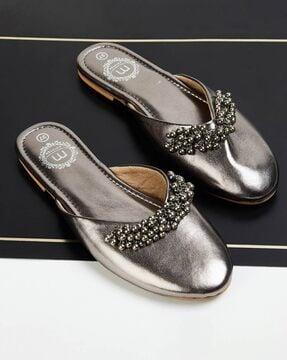 embellished round-toe shoes