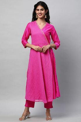 embellished silk v-neck women's kurta - pink