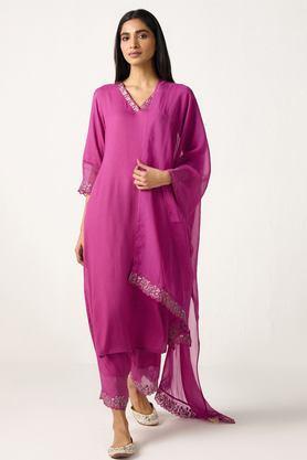 embellished viscose v-neck women's kurta - pink