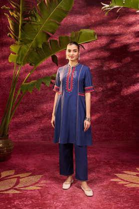 embroidered blended fabric v-neck women's kurta set - blue