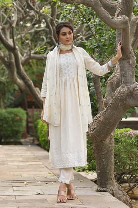 embroidered cotton regular fit women's kurta set - off white