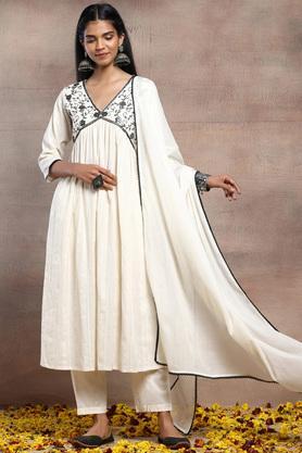 embroidered cotton v-neck women's kurta set - white