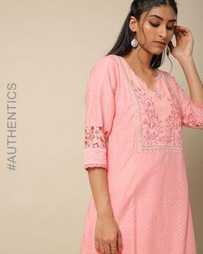 embroidered straight kurta with lace panels