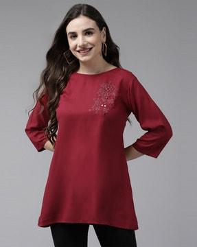 embroidered top with round neck