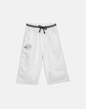 embroidered 3/4th shorts
