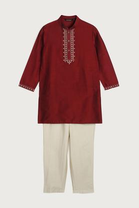 embroidered blended fabric mandarin collar boys kurta set - maroon