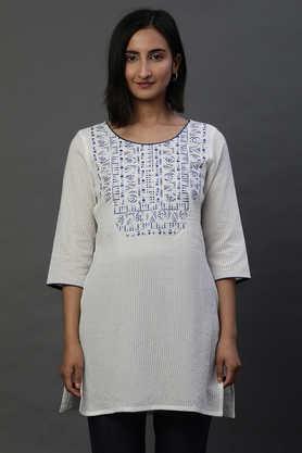 embroidered blended fabric round neck women's kurti - white