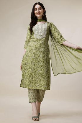 embroidered calf length cotton woven women's kurta set - green