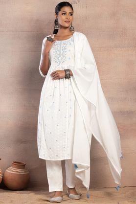 embroidered calf length cotton woven women's kurta set - white