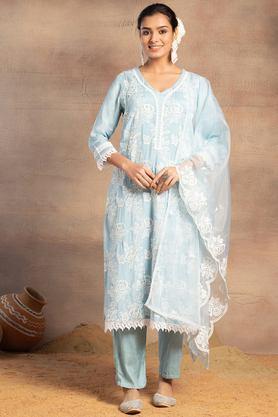 embroidered calf length muslin woven women's kurta set - blue