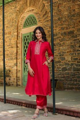 embroidered calf length silk woven women's kurta set - pink
