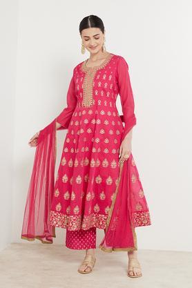 embroidered calf length viscose blend woven women's kurta palazzo dupatta set - fuchsia