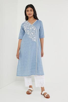 embroidered chambray v-neck women's casual wear kurta - light blue