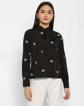 embroidered collar-neck top