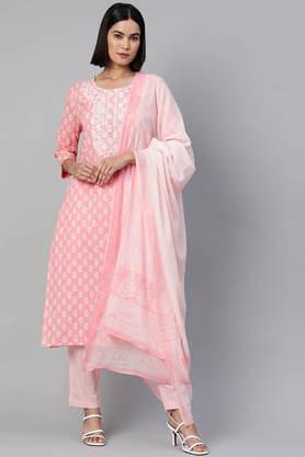 embroidered cotton round neck women's kurta pant dupatta set - pink
