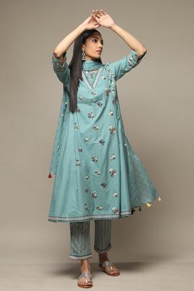 embroidered cotton round neck women's kurta pant set - green