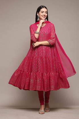 embroidered cotton slim fit women's kurta set - fuschia