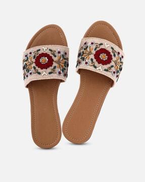 embroidered flat sole flip-flops