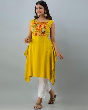 embroidered kurta with asymmetrical hemline