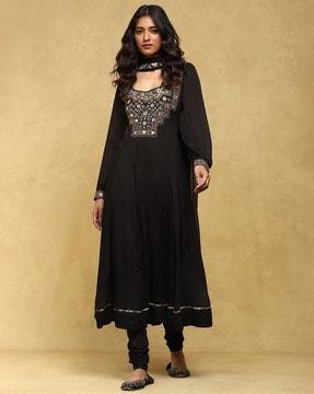 embroidered kurta with pants & dupatta