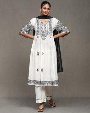 embroidered kurta with pants & dupatta