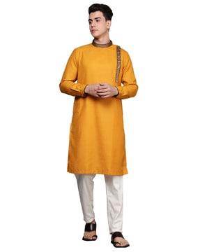 embroidered kurta with slip pockets