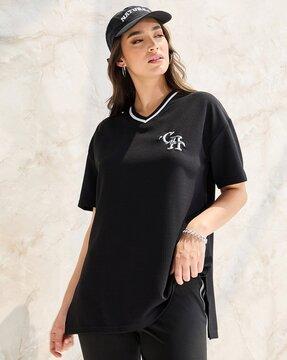 embroidered logo v-neck t-shirt