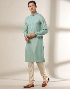 embroidered mandarin-collar kurta