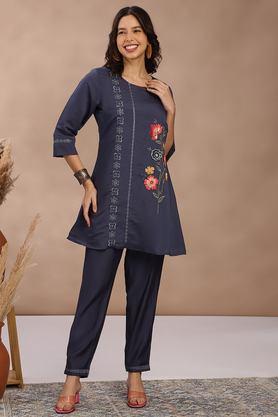 embroidered mid thigh silk woven women's kurta set - blue