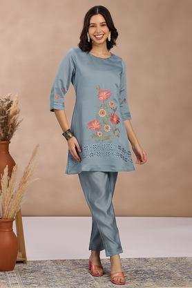 embroidered mid thigh silk woven women's kurta set - grey