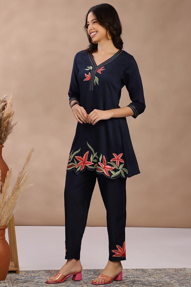 embroidered mid thigh silk woven womens kurta set