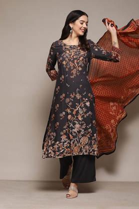 embroidered polyester straight fit women's kurta set - charcoal