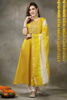 embroidered rayon women's kurta set - yellow